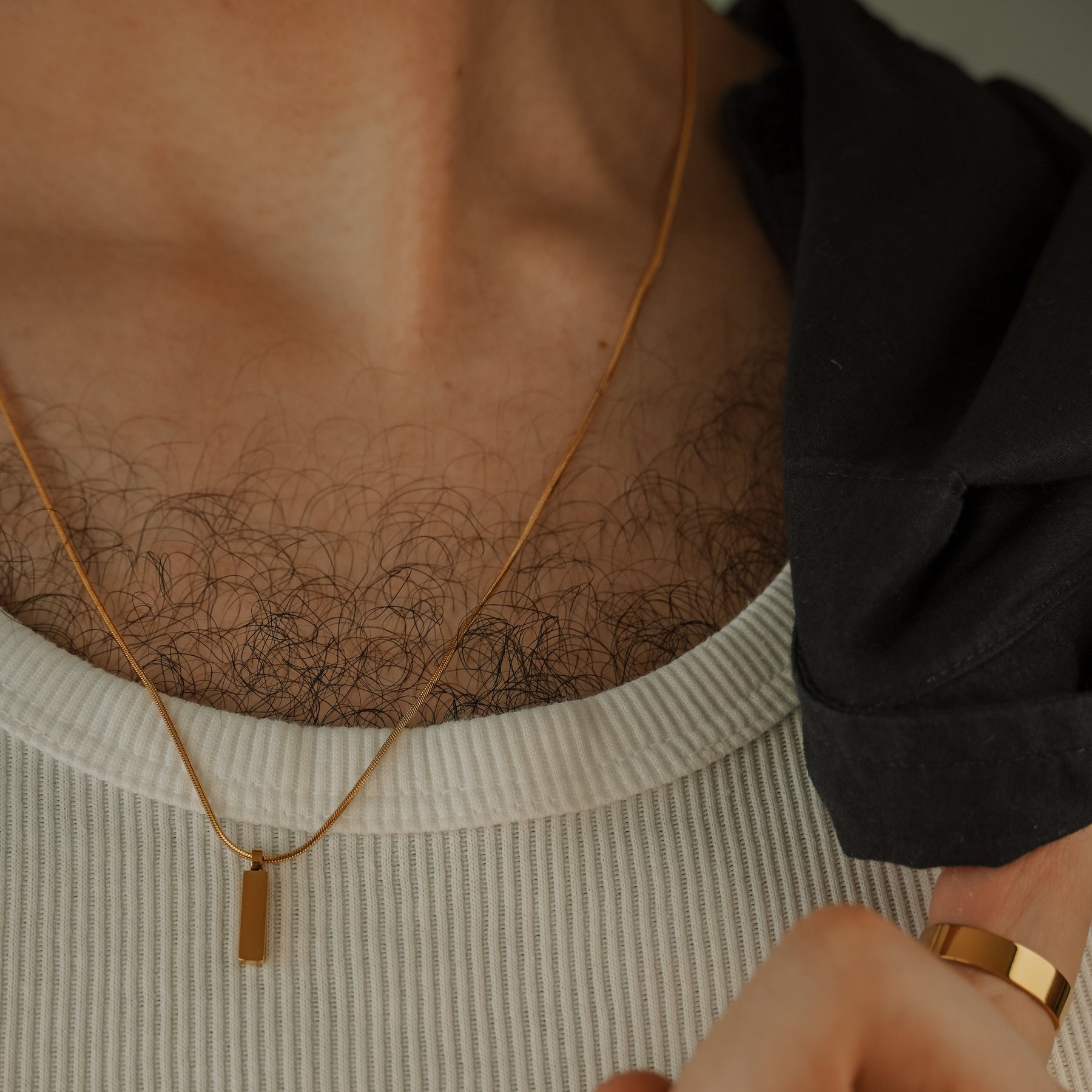 JAMES CLUB – SQUARE CHAIN PENDANT