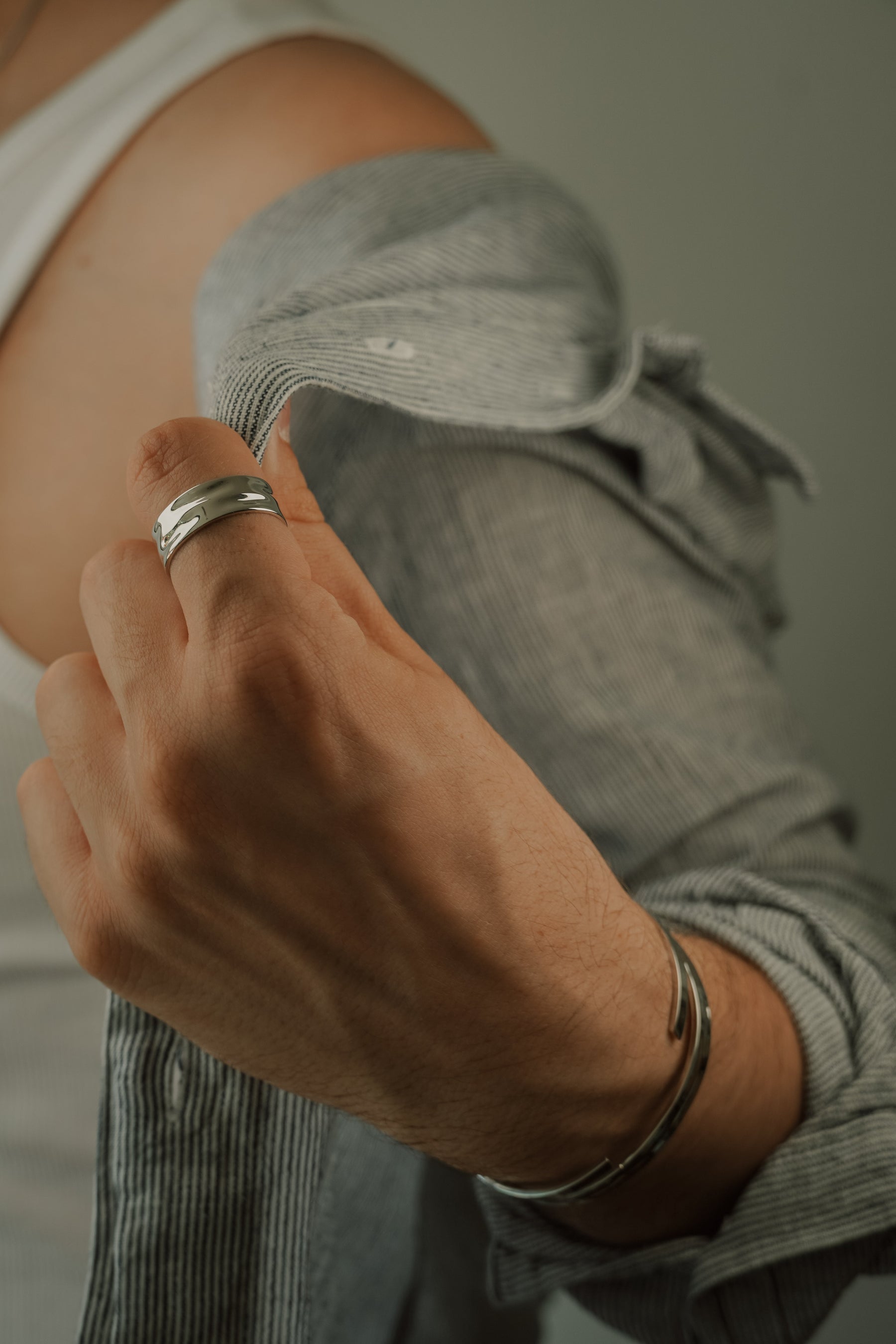 JAMES CLUB - TEXTURED RING