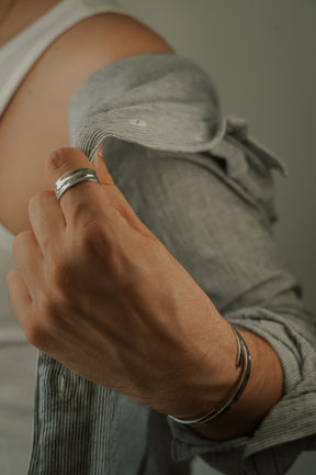JAMES CLUB - TEXTURED RING